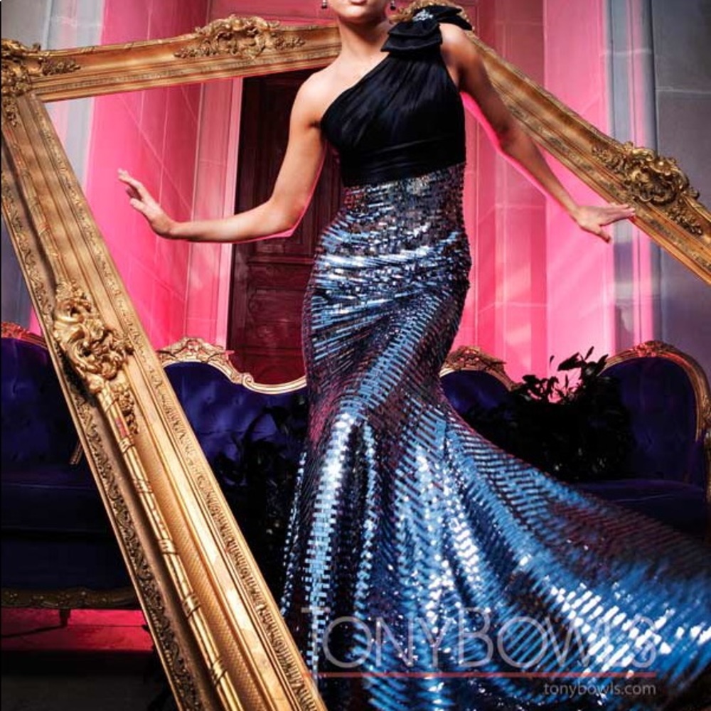Beautiful sequin formal gown!